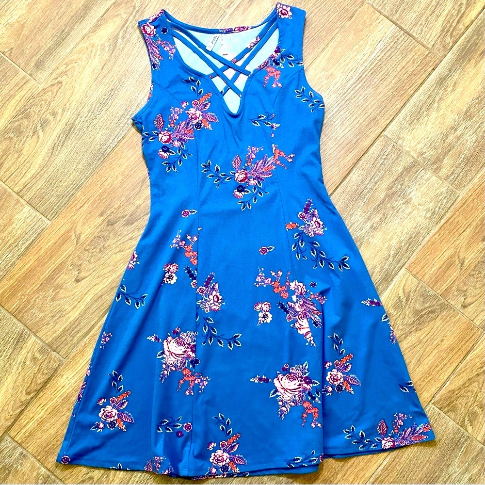 Short Fit & Flare Floral Dress XS - Picture 2 of 6